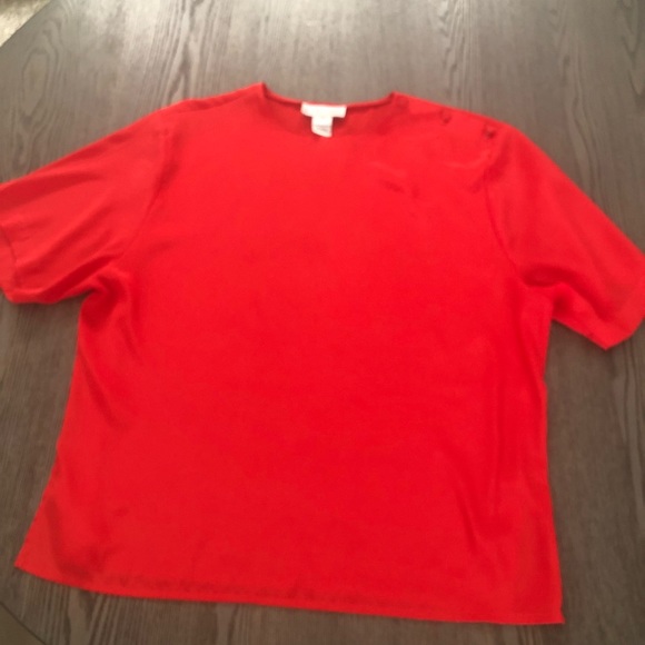 Red woman’s blouse - Picture 10 of 12